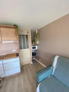 Kuchnia lub aneks kuchenny w obiekcie La maison du bonheur les eaux vives 1