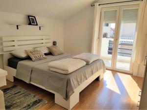 Postel nebo postele na pokoji v ubytování Apartments Helena