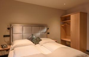 Cama ou camas em um quarto em Hotel Cult Frankfurt City