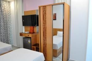 A bed or beds in a room at El Mena Grand