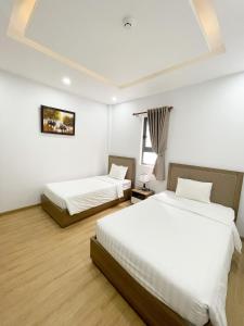 Postel nebo postele na pokoji v ubytování Khách Sạn ĐÔNG DƯƠNG Quy Nhơn