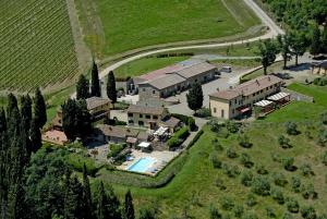 an aerial view of a house with a swimming pool at Agriturismo Panzanello in Panzano