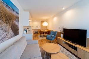 Televízia a/alebo spoločenská miestnosť v ubytovaní Apartament DUNE SurfingBird Dźwirzyno
