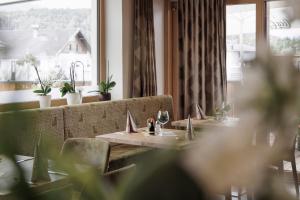 A seating area at Hotel Neuwirt