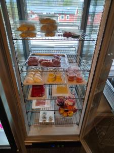 Jídlo v hotelu nebo okolí + 27 fotografií