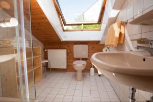 Kylpyhuone majoituspaikassa Gästehaus Schechter
