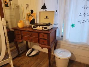 a dresser with a mirror and a radio on it at Hyanggyo-gil, Seonwooga in Jeonju +147 photos