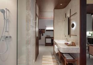 Ένα μπάνιο στο Ad Lib Hotel Khon Kaen