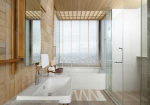 Ένα μπάνιο στο Ad Lib Hotel Khon Kaen