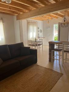 a living room with a couch and a table at Apartamento “El Vicho” en la Axarquía in Almáchar