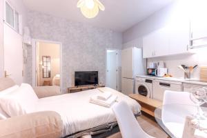 Kuchnia lub aneks kuchenny w obiekcie For You Rentals Bonito y exclusivo apartamento TEMPORAL en Embajadores Madrid AMP98
