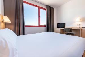Un pat sau paturi într-o cameră la Hotel Basic