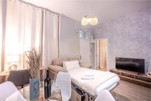 Telewizja i/lub zestaw kina domowego w obiekcie For You Rentals Bonito y exclusivo apartamento TEMPORAL en Embajadores Madrid AMP98