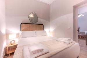 Łóżko lub łóżka w pokoju w obiekcie For You Rentals Bonito y exclusivo apartamento TEMPORAL en Embajadores Madrid AMP98