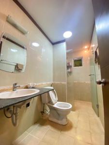 Phòng tắm tại Căn hộ Hoàng Anh DakLak Ngay trung tâm Full nội thất 3PN thoải mái cho 8-12 người