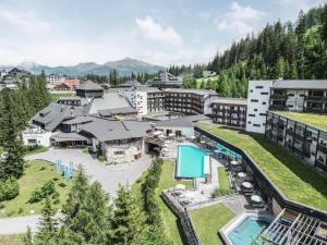 Nespecifikovaný výhled na hory nebo výhled na hory při pohledu z hotelu