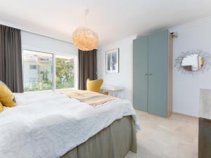 Posteľ alebo postele v izbe v ubytovaní Castiglione luxury beachfront duplex penthouse