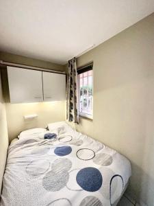 a large bed in a room with a window at Studio 4 Pers Vue Mer Cap Esterel in Saint-Raphaël