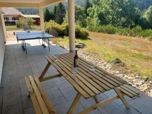 Zdjęcie z galerii obiektu Chalet d’exception avec sauna, jacuzzi, ping-pong w mieście Liézey
