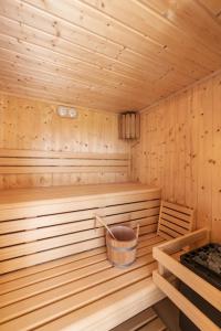 Zdjęcie z galerii obiektu Chalet d’exception avec sauna, jacuzzi, ping-pong w mieście Liézey