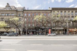 an empty street in front of a large building at Elisabeth 52 Apartment in Budapest