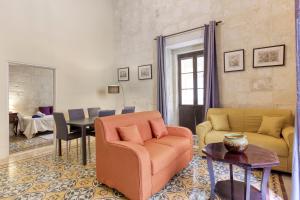 Svetainės erdvė apgyvendinimo įstaigoje VLT214- Valletta 2 Bedroom Townhouse