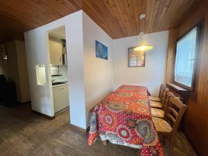 a small room with a table and a kitchen at Elan 19 - Appartement 3 chambres in La Clusaz