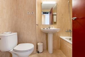 O baie la Hotel Basic
