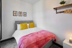 a bedroom with a bed with yellow and pink sheets at Host & Stay - Rathbone Road in Liverpool