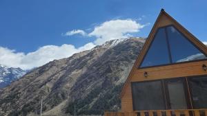 Ein allgemeiner Bergblick oder ein Berglick von des Chalets aus