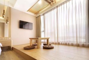 Televisyen dan/atau pusat hiburan di Gamalan Star Hotel