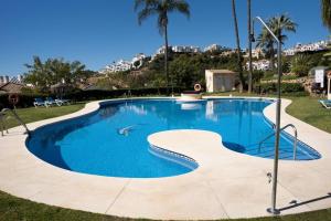 Basen w obiekcie Los Piños, 2 Bedroom Apartment with panoramic view lub w pobliżu