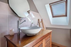 Kúpeľňa v ubytovaní Charmante maison entre La Baule et Guérande + 24 fotografií