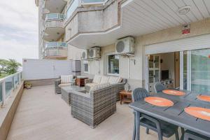 a patio with a table and chairs on a balcony at BA Windsor 13 in Blanes
