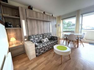 Posedenie v ubytovaní Studio cosy à Bénodet: plage, restos, thalasso à pied, balcon et parking privé - FR-1-481-135