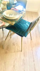 Area soggiorno di Barcelona Chic Apartments- Free PARKING - 10 min from BCN city centre by metro