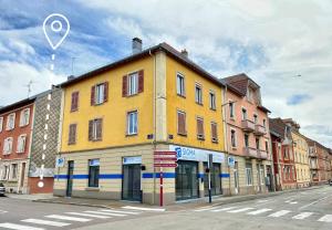 a yellow building on the side of a street at Magnifique T2 40m2 lumineux, moderne et rénové avec fibre in Belfort