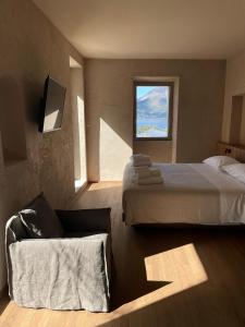 a hotel room with a bed and a window at Hotel Olivedo in Varenna