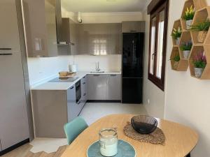 Una cocina o kitchenette en Precioso apartamento, exterior, soleado, air contr