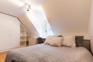 En eller flere senge i et værelse på Arthurs Palace + 73 billeder