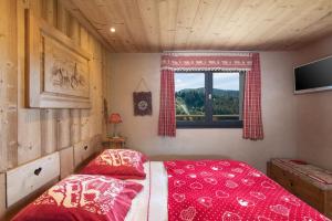 Posteľ alebo postele v izbe v ubytovaní Remarquable chalet de montagne au calme et vue sur tremplin