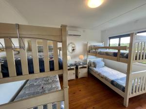 Katil dua tingkat atau katil-katil dua tingkat dalam bilik di Campismo Ninho 28
