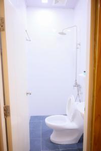 a bathroom with a white toilet and a sink at Golhaaviewinn in Thulusdhoo