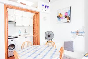 Kuchyňa alebo kuchynka v ubytovaní Vivienda Vacacional Los Molinos 6205 firs floor apt