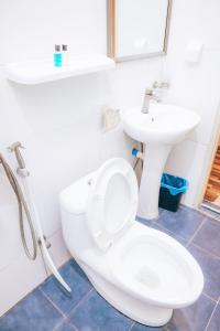 a bathroom with a toilet and a sink at Golhaaviewinn in Thulusdhoo