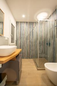 a bathroom with a sink and a shower at Dimora Ca Gambari-Chioggia in Chioggia