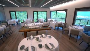 Restaurace v ubytování Hotel Can Boix de Peramola
