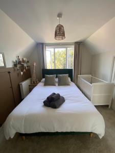 Postel nebo postele na pokoji v ubytování Beautiful home in Ryde with garden and parking