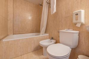 O baie la Hotel Basic