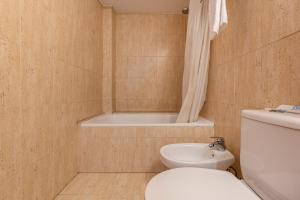 O baie la Hotel Basic